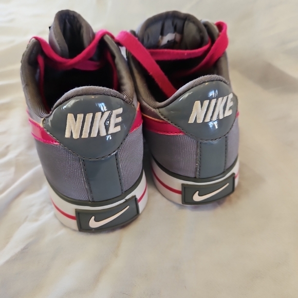 Size 7 Nike Womens Sweet Classic Stealth Cherry Sport 408182 061  Gray And Pink - Picture 2 of 9